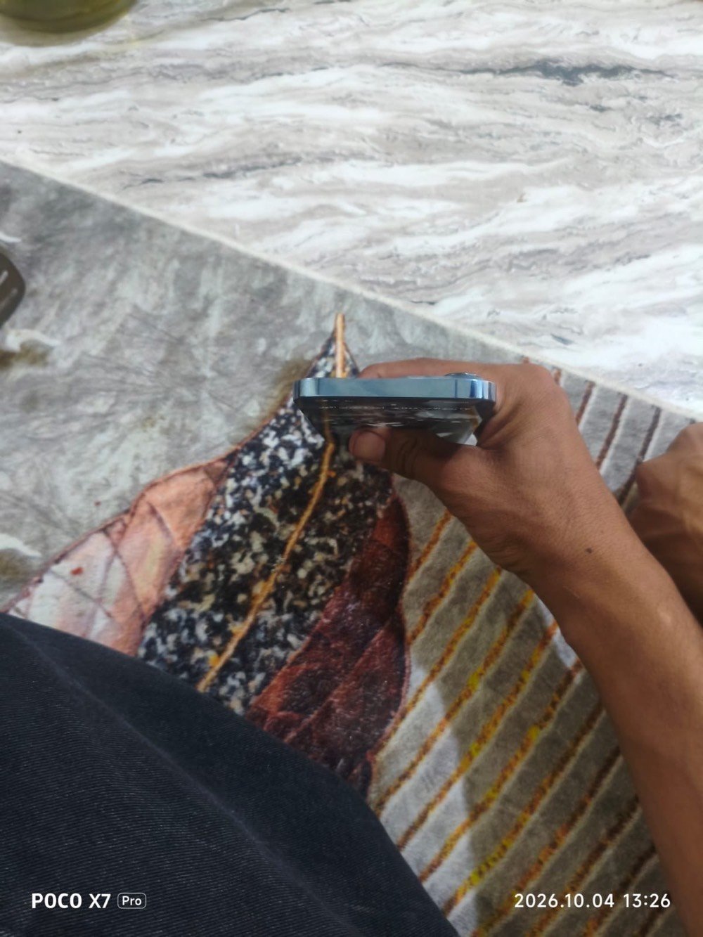 سلام عليكم آيفون البيع جهاز نضيف سعره 700 المكان البصره