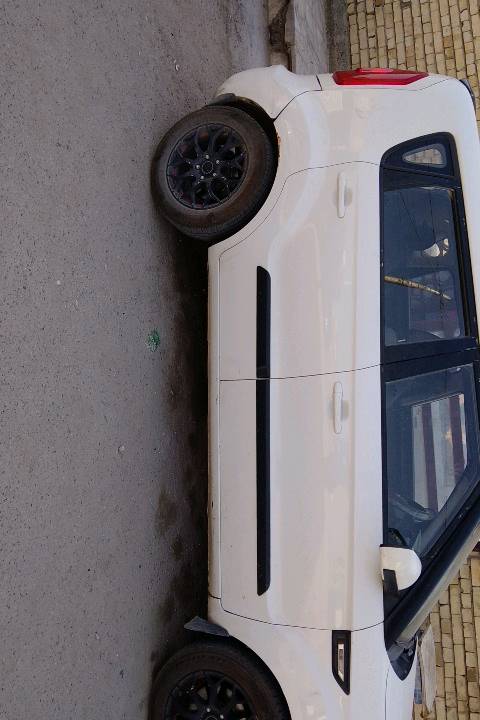 سياره  صول2012 وارد  امريكي   حادثه  جاملغ و ربع باب.   وسياره نضيفه ومحركه 1600.GDI سياره  تخبل  معوز اني  عندي عمليه