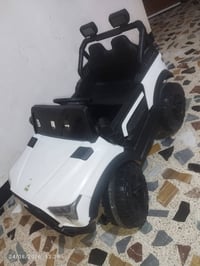 سيارة • بدون باتري • للبيع