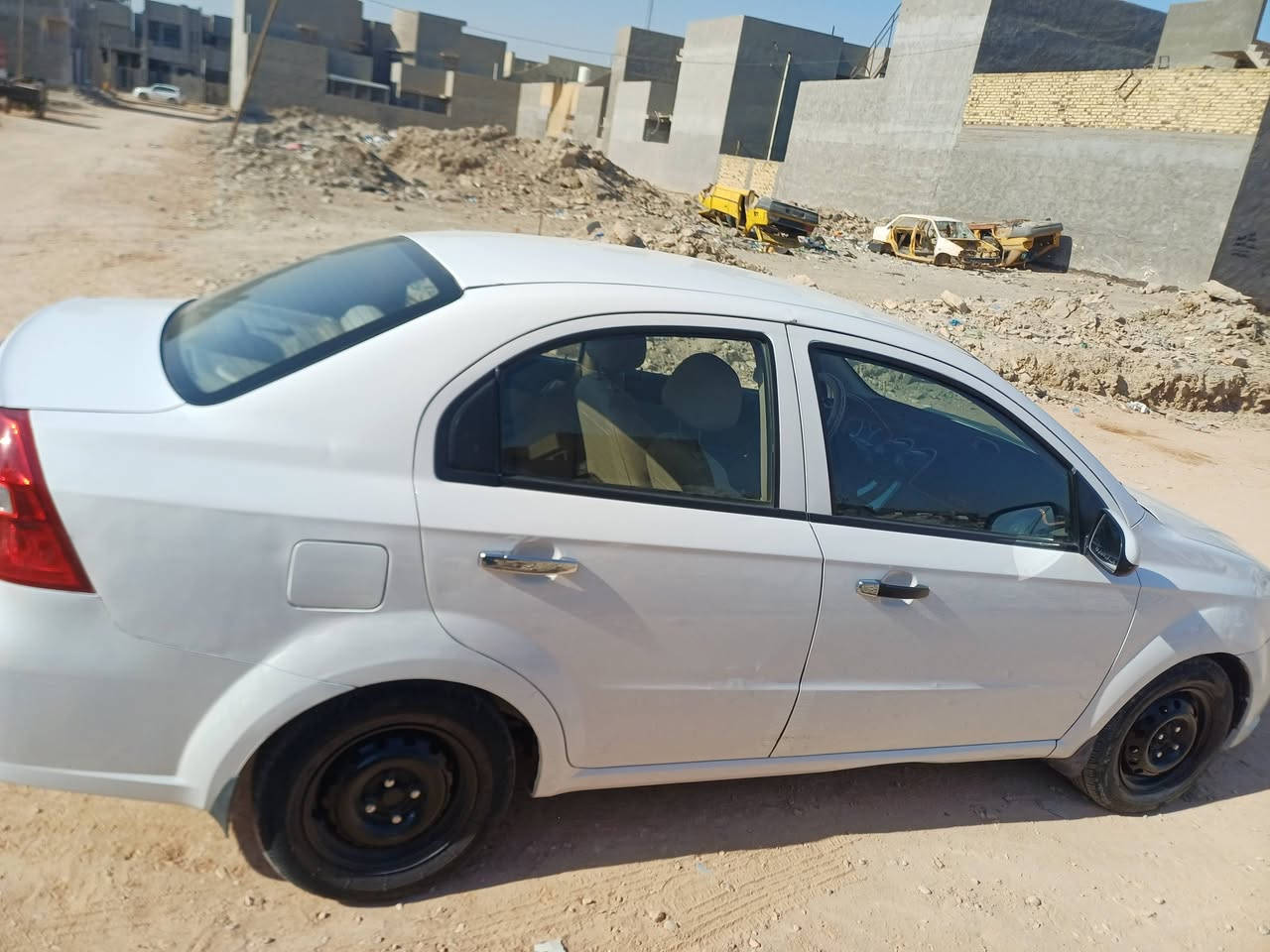 أفيو خليجي موديل ٢٠٠٩ فول اؤتماتيك مكينه مفتوح المرغوب ١٥٠٠ رقم بغداد انكليزي بسمي سنويه وهزه جدد السياره جاهزه من كلشي مكينه وكير وتبريد وحداديه وتخم تاير كله مكفول كفاله من الضربه والصبغ بيه بس الهلالات الدواير مال الجاملغات الخلفيه صبغ فقط مكانه بلحله المركز السعر  ٦٢ للاستفسار  ***********@
