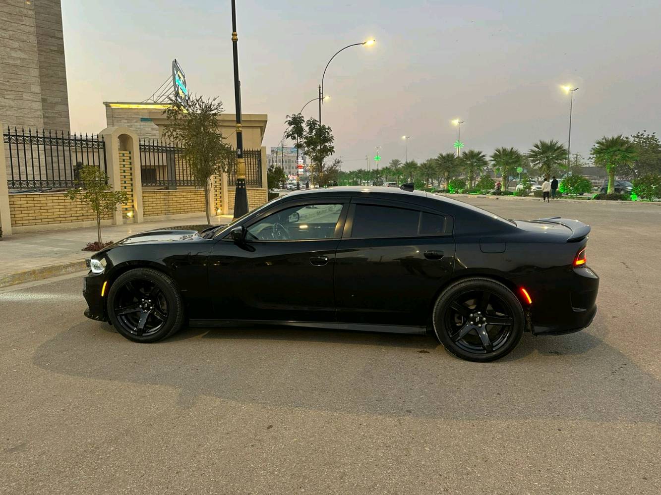 جارجر   2019 GT 

الموديل :2019  رقم بغداد الدولي 
اللون : اسود
العداد : ٥٣ الف ميل قابل للزياده
المحرك : V6.  3.6L 
حداديه جديده توني مسويها 
ويل نجمه تو سايز 
دركه رياضي حرف D
 
 
المواصفات :
* نسخه  GT - SUPER TRACK PAK
*نظام sport
*كشنات حضن مخمل اسود وكهرباء
* مصابيح أمامية زنون . 
* كشافات الضباب زنون . 
* المصابيح الأمامية مع LED . 
* حساسات خلفيه
* شاشه كبيرة مع نظام ملاحة نفكيشن GPS .
* كار بلي
* الشاشة مع اوپشنات SRT . 
* تبريد قطعتين
* سستم صوت الپاين .
* ويل قياس 20 انج . 
* تشغيل عن بعد . 
* محدد سرعة . 
* تلفون بلوتوث . 
* كاميرا خلفية .
* مرايا متحسسة للاضاءة العالية .
* كير شفتر بالستيرن . 
* دخول ذكي (بصمة) .
*حجر البيئه موجود

حادث السياره جاملغ وبنيد ايرباك دركه ودشبول وبيها سونار السياره موجود
للاستفسار 
‏‪***********‬‏