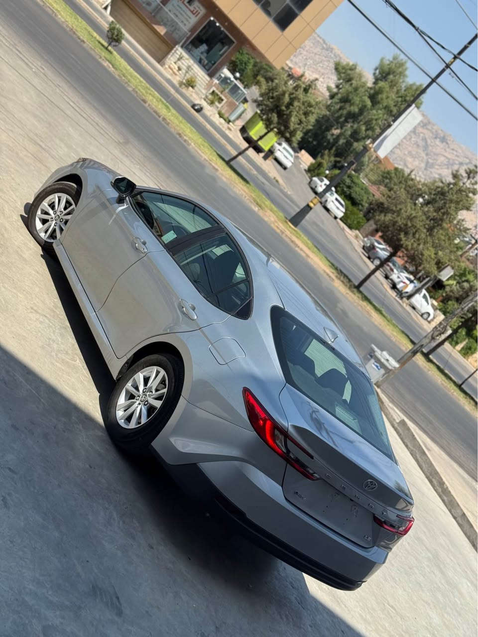Toyota Camry Le Hev 2025 تويوتا كامري

محرك 4 سلندر و هايبرد 🔋

بوند صبغ بدون دواخل بدون ارباك
قبغ صندوق بخ بدون ضربة و بدون حادث فقط بخ
رقم شاصي بالصور
جاهز بدون مصرف 💯

مواصفات LE: بصمة و كشن كهربائي و رادار و حساس و كيج الكتروني و شحن وايرليس ، شاشة و كاميرة و ويل كروم و لايت ليد و زينون و نظام تراكشن و اوتو هولد...

كل شي بلادي شركة 👌

سعر  208 ورقة و مجال بسيط
مكان عقرة "ئاكرئ"
واتس اب و كورك ***********
*********** اكر, نينوى

