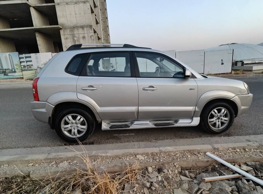هۆندای تۆکسۆن
مۆدێل 2006
کێر تۆماتیک
دوو پارچە بۆیاخ بێ دەعم بێ لێدراوە
کوشت جل و تەحدیل سورعەو دەبڵ ئەکسل و شەش بستۆن و فول مواسەفات 
گێڕ و مەکینە بەشەرت مەکینەی نەکراوەتەوە 
تەحویل غرامە بڕاوە بەشەرت 
بۆ معامەلە پەیوەندی بەم ژمارە مۆبایلانەوە بکەن 
***********
*********** السليمانية, العراق
