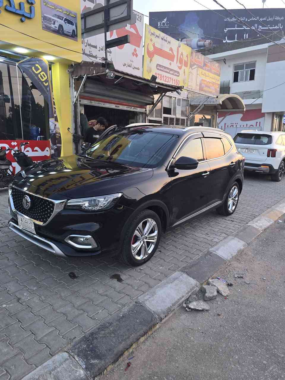 سيارة MG HS للبيع جوا السوك خواتها 140 اقل شي اعلى مواصفات سيارة رياضية وعالية هاي مو ZH هاي تختلف فئة تروفي مواصفات الماني :للبيع سيارة ام اجي HS MG 2020 تروفي
#للبيع MG Hs 3.0T فول 1/1
‎‏

‎ المحرك : 2.0  توربو (بنزين)
مع امكانية تفعيل الدفع الرباعي.
سيارة فخمة جدا!
‎‏‎
العداد 55 الف كم 
خليجي من العراق الشركة الرسمية.

بيها تبديل باب خلف السائق فقط 
 
مكان السيارة: النجف 
 
جميع الصيانة الدورية معمولة لها:
المواصفات:
داخل جلد احمر 
محرك 2.0 تيربو
ناقل سرعة دبل كلتش 7 سرعات
قوة المحرك 231 حصان
عزم الدوران 360 نيوتن/متر
‏نضام AWD فور ويل
جنط 18 المنيوم
اطارات جديده
مصابيح نهارية LED
اضاءة ترحيبية
هاند بريك الكتروني ( بصمة هاند بريك)
مكابح انتظار الكترونية AutoHold
‏A.B.S
نظام الثبات الالكتروني ESP
نظام توزيع قوة الكبح EPD
نظام مكابح المنعطفات CBC
نظام مراقبة ضغط الهواء في الاطارات
نظام مساعد صعود التلال HAC
نظام مساعد نزول التلال HDC
نظام مكابح من كونتينتال
حساس خلفي
نظام ايقاف المحرك عند الانتظار Stop&Go
مرايا كهربائية مع تدفئة
اشارات في المرايا الجانبية
مرايا قابلة للطي كهربائيا
مقود جلد
فتحة تكيييف خلفي
نوافذ كهربائية مع فتح واغلاف اوتوماتيكي
مثبت سرعة
بصمة
مقود قابل للتعديل
شاشة 10.1 انج
نظام ملاحة (نافيجيشن)
ثلاجة
بلوتوث
مداخل USB  مع شاحن
‏Android Auto
‏Apple Car Play
تحكم بالمقود
عادم مزدوج ( دبل اكزوزت)
ارضيات MG
كروم حول النوافذ
شبكة كروم
مرآة داخلية تعتيم
فلتر لتنقية الهواء و فلتر للغبار
مقابض كروم
حساس مطر
اغلاق النوافذ تلقائيا عند قفل السيارة
مصابيح امامية LED كريستال
مصابيح خلفية LED مع اضاءة تتابعية
اضاءة داخلية 44 لون
6 وسائد هوائية
نظام كشف النقطة العمياء
حساس لكشف السير الجانبي عند الرجوع للخلف بالسنتمترات يطلع المسافة
انذار فتح الابواب للاطفال
مقاعد امامية كهربائية
مقاعد رياضية فاخرة مطعمة بالكنتارا
ناقل سرعة في المقود (بادل شيفتر)
تكييف الكتروني ثنائي المنطقة
فتحة سقف بانوراما
حقيبة كهربائية شفط (دبة كهربائية)
شاشة عدادات 12.3 انش
4 أنظمة قيادة سبورت/قياسي/اقتصادي/مخصص
نظام قياد Super Sport للسرعة الفائقة

 
السعر 127 ورقة 

الاتصال
***********

سيارة MG HS للبيع جوا السوك خواتها 140 اقل شي اعلى مواصفات سيارة رياضية وعالية هاي مو ZH هاي تختلف فئة تروفي مواصفات الماني :للبيع سيارة ام اجي HS MG 2020 تروفي
