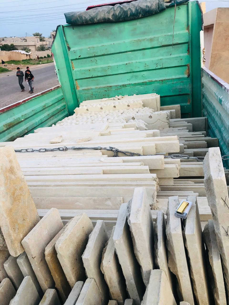 حجر ( حلان ) + مرمر + سمنت ابيض + مادة درز حلان  + سكلات  + دريلات + مولدات + وهلا بالكريب 
#شاطي_الجدر 
#للاتصال ***********
