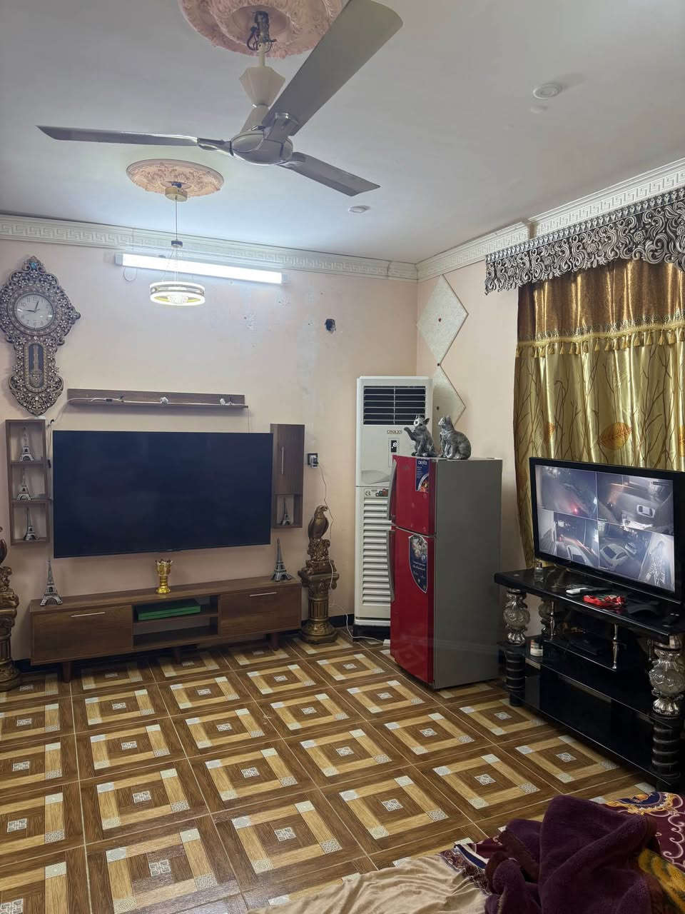 بيت مساحته 100متر ركن مربع طابقين بناء حديث في الحي الجامعي للاتصال *********** عمارة, ميسان
