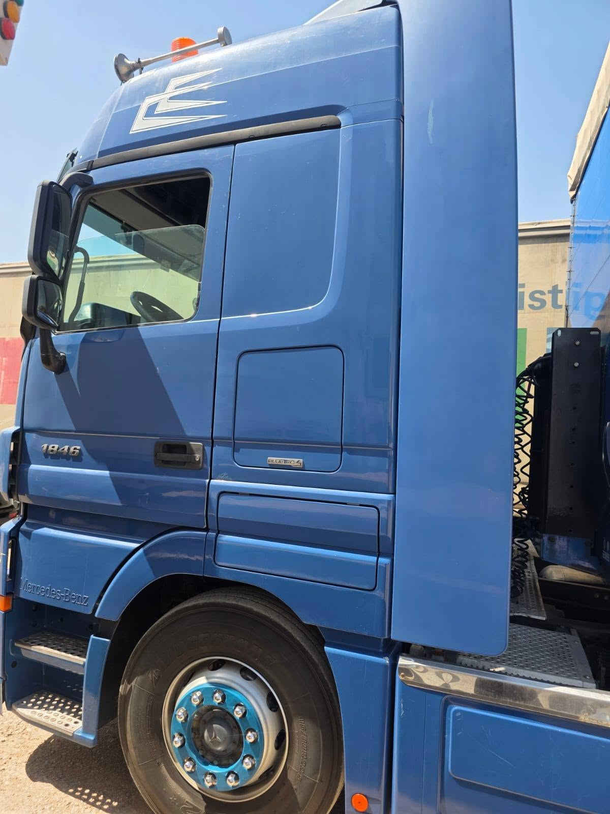 السلام عليكم 
اكتروس موديل 2008🚛🚛
حجم 1846🚛🚛
مواصفات فول ماعدا حساس كشن ديوان 🚛🚛
مكلف بلنشر 
للاستفسار الاتصال على
***********
