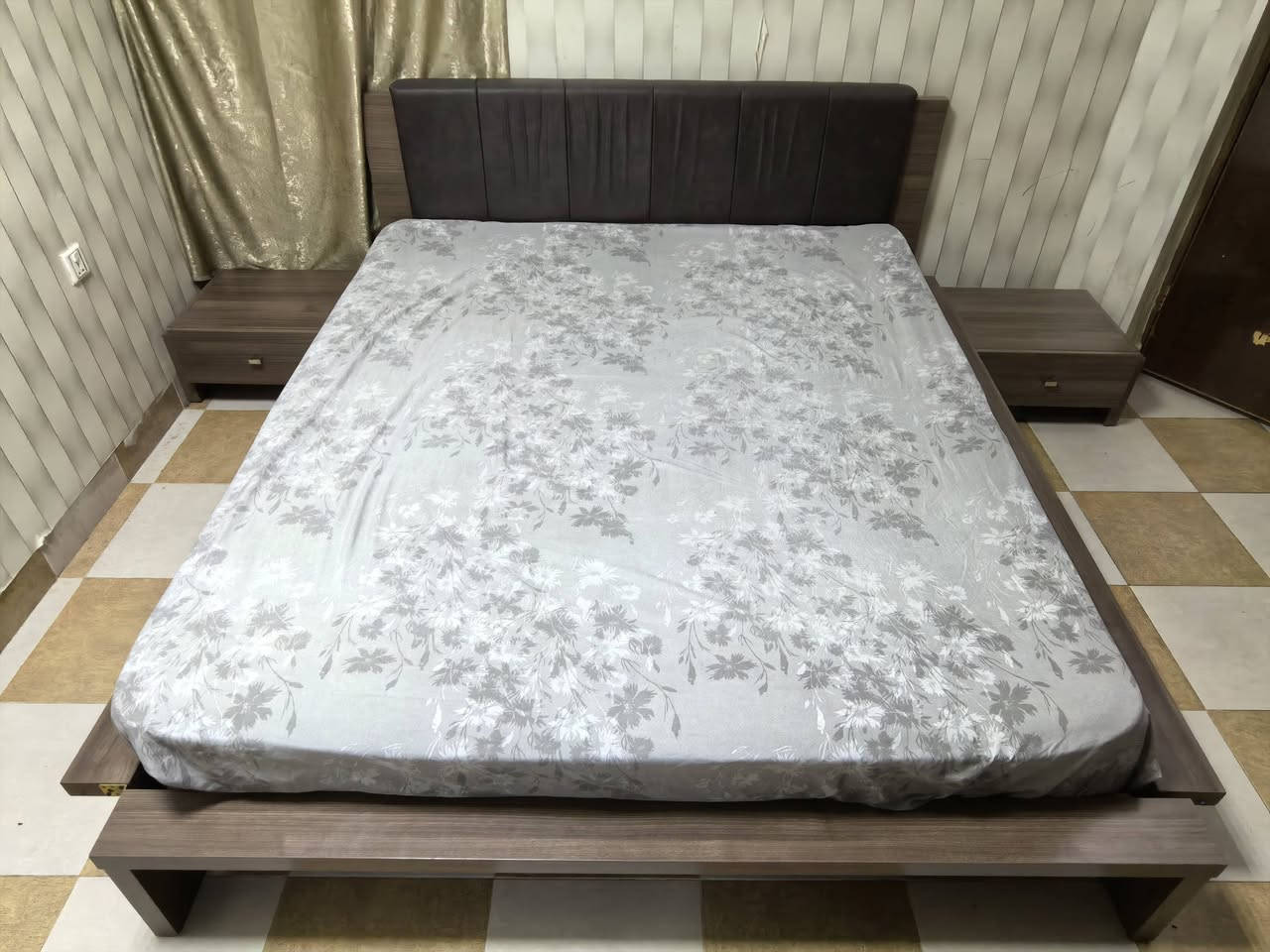 غرفة نوم للبيع ماركة فيرير التركي استخدم قليل شراي يتصل
***********
