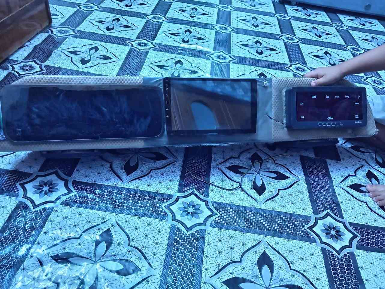 اللبيع شاشه بلوتوث يصير بيه نت وياهه ساعه كترونيه طفت فجه ساعه وسماعات ثنين ودمام كلهن ٧٥ رقمي بي واتساب ***********
