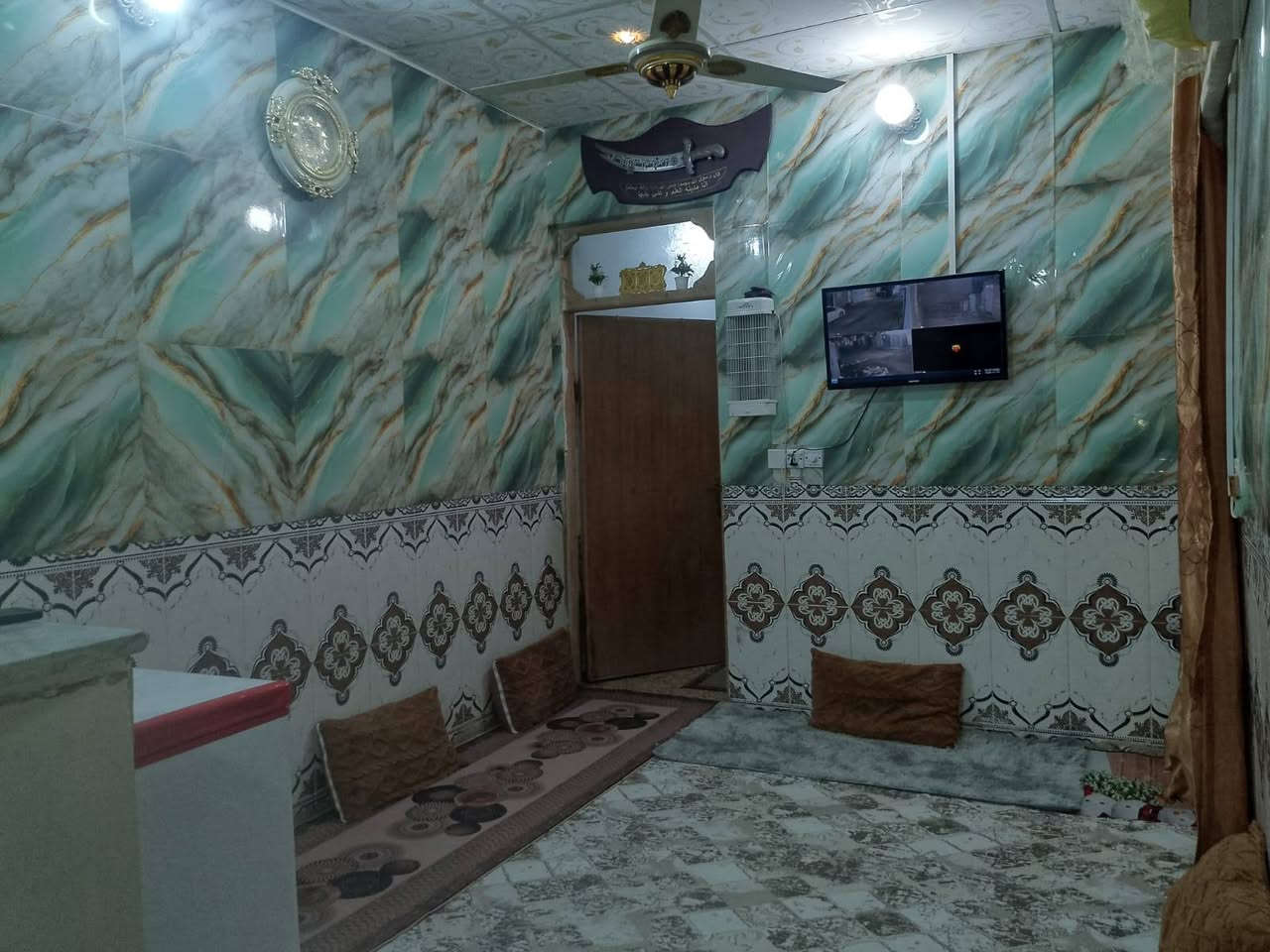 السلام عليكم بيت للبيع ٥٠ م حي النداء خلف مول بغداد منطقة ٥١ عكادة غرفة وصالة ومطبخ وبيتونه السعر ٣٨ مليون 
تفاصيل اكثر خاص او واتساب 
***********

