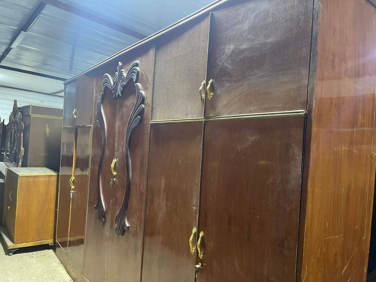 السلام عليكم غرفه حطاطه نضيفه    كامله   السعر مناسب جدا ملحق قويه  السعر 250 بيهه مجال متفوت للتواصل***********

