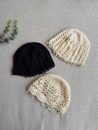 تفاصيل كيوت 💫💕  سعر القبعه (13) الف قياس من 3 الى 12 سنه   للحجز والاس...