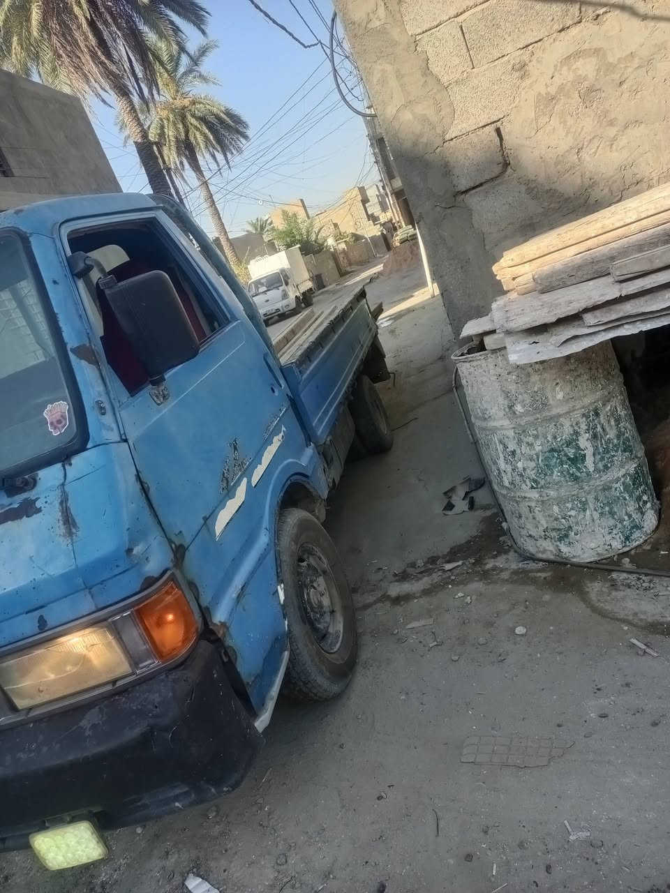 كيا بنكو 93  السياره اصوليه وجاهزه بيها مكينه تحفه نص ديره تشغل.    بيها بس النمره1ماتجي  صاحبها موجود مابيع بدون تحويل.  رقم فحص مسويلي برائه ذمه  مكاني بغداد الشرطه الخامسه   بمقدمه أو قسط مابيع.   سعر 29بيها مجال بسيط***********
