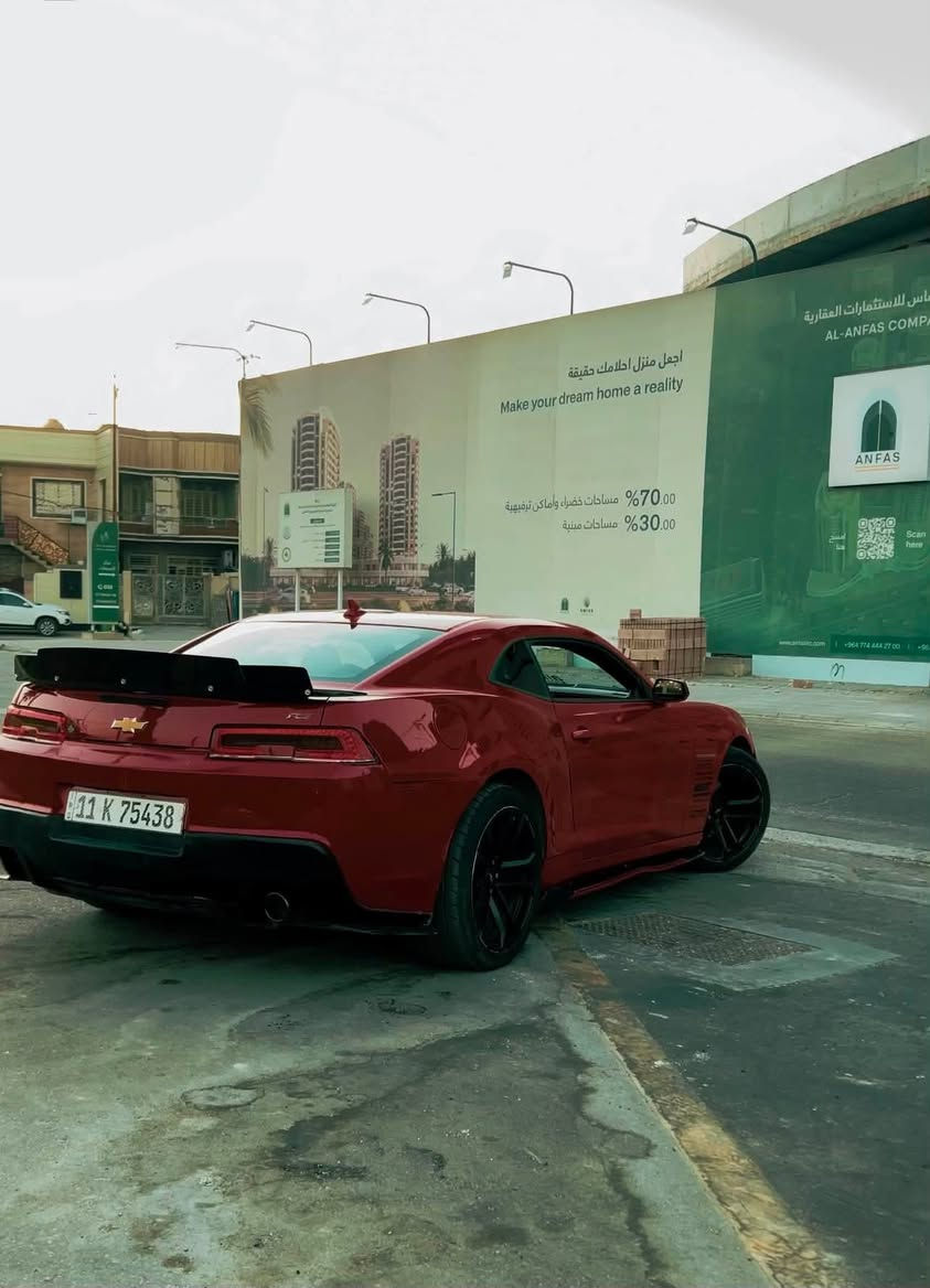 ( للبيع او المراوس سعرها 88وبيها مجال حك نواقصها ) 
السلام عليكم ورحمة الله وبركاته. 
كمارو RS موديل 2014 محرك 6 سلندر 3600 .
وارد كندي 
اشتريتها صبغ 3 قطع بس انحسبت عليه صبغ حزام 
( حادث جامغ خلفي جهة السايق ومن اشتريتها عدت شغل الحادث من جديد مع حمام كامل ) 
السيارة مكفولة محرك وكير ماشاء الله 
عليها ادامة كاملة
 بلكات ريسنك اصلي 
منظومة مي مع المراوح كاملة GM اصلي ومي 
منظومة تبريد كاملة 
تخم تاير جديد تو سايز 
صدر خلفي جديد كامل واصلي GM 
كزوز سستم 
ويل كب اصلي GM مال ZL1 تو سايز
صدر امامي جديد 
باتري اميرون جديد 
تغليف دواخل الصندوك كامله فرش وفايبرات وباقي الغراض 
هواي تفاصيل بيها ونواعم وترتيبات 
((((. نواقصها )))))) 
1- بكرة مال استيرن وكفت ف وكف الهورن وجهة من التحكمات
2- طوافة مال بانزين تخربط من اشتريتها وما بدلتها 
3- استيرنها ثكيل شويه اعتقد المشط ومانصحوني ابدل الا يكوم 
4- السلف بي مشكلة ياخر مرات وكلولي بوشه وماسويتها 
5- السنوية ساقطه صارلها 8 اشهر 
السيارة رقم بغداد باسمي 
للبيع او المراوس  .. 
سعرها 88وبيها مجال حق النواقص 
مكان السيارة الغزالية
***********
