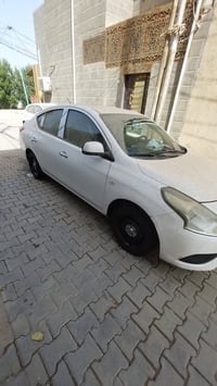 نيسان سني • ٢٠١٨ • صبغ خلفي