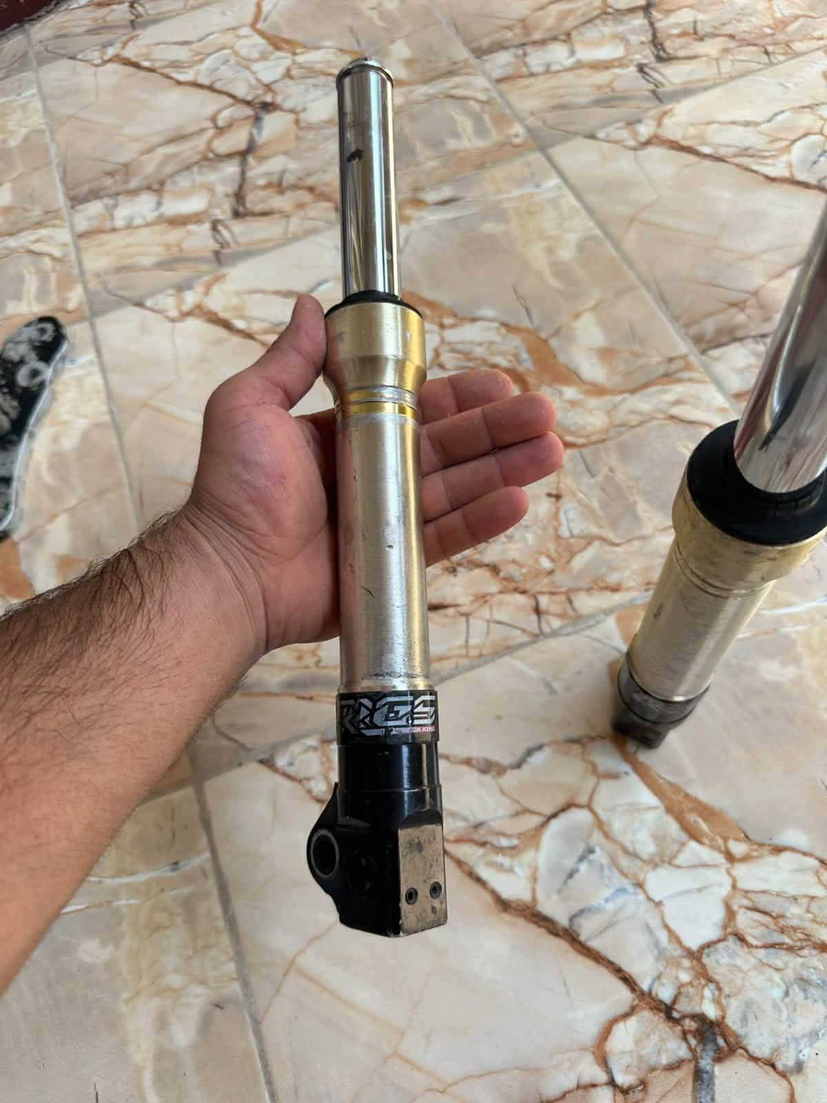 سلام عليكم للبيع ويل مشيف اصلي مال حاويه شيال Ncy اصلي مال حاويه صدر امامي RGC صدر يخبل لاطسه ولا ذاب دهن اصلي للبيع الرقم ***********

