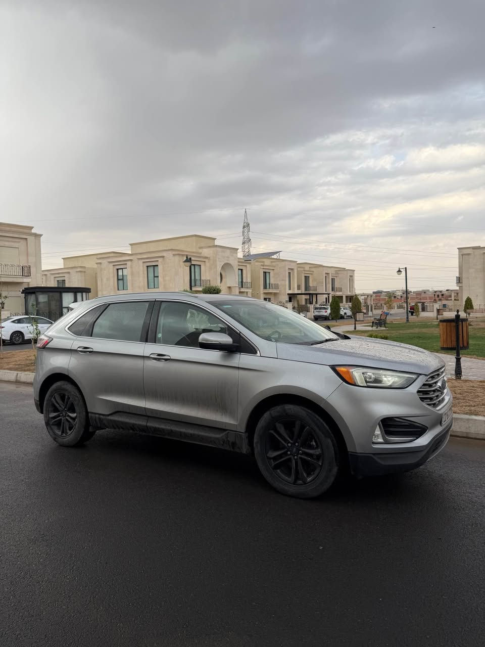 Ford edge 2020 SEL
***********
نرخ - 128$ 
فورد ئيدج مواصفات SEL موديل٢٠٢٠  
ماوەی رۆشتنەکەی ١٠٦ هەزار هەموو گيانی بە شەرت گێر و مەکينە کارەبایي زۆر پاك ماوەتەوە کوشين هيتەر و جلد گێچ ئەليکترۆنی شاشە گەورە گێر ماوس تەنها بۆنيت سبوغ ناوی نەگرتيە بە شەرت 
پەرەشوت بەس سوکان تەقيوە أربيل, العراق
