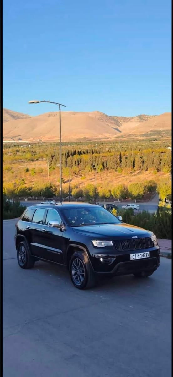 جيب كراند شيروكي 2017 🚘
💰 السعر:180
الحادث جاملغ وبنيد بدون ايرباك
📍موقع السيارة:كربلاء 
📞 للتواصل: ***********
━━━━━━━━━━━━━━━

📌 المواصفات الأساسية:

* Jeep Grand Cherokee موديل 2017

* محرك (3.6L (V6
* دفع رباعي 4x4
* تشغيل بصمة
* دخول ذكي
* شاشة وسطية Uconnect
* كاميرا خلفية
* بلوتوث / USB / AUX
* مثبت سرعة
* حساسات
*رادار خلفي
* مقاعد كهربائية
* مقاعد جلد
* تدفئة مقاعد ومقود
* مودات قيادة 
*تشغيل عن بعد
*جنطه كهرباء
*فتحه سقف
*مقاعد خزن
*مري قلاب
