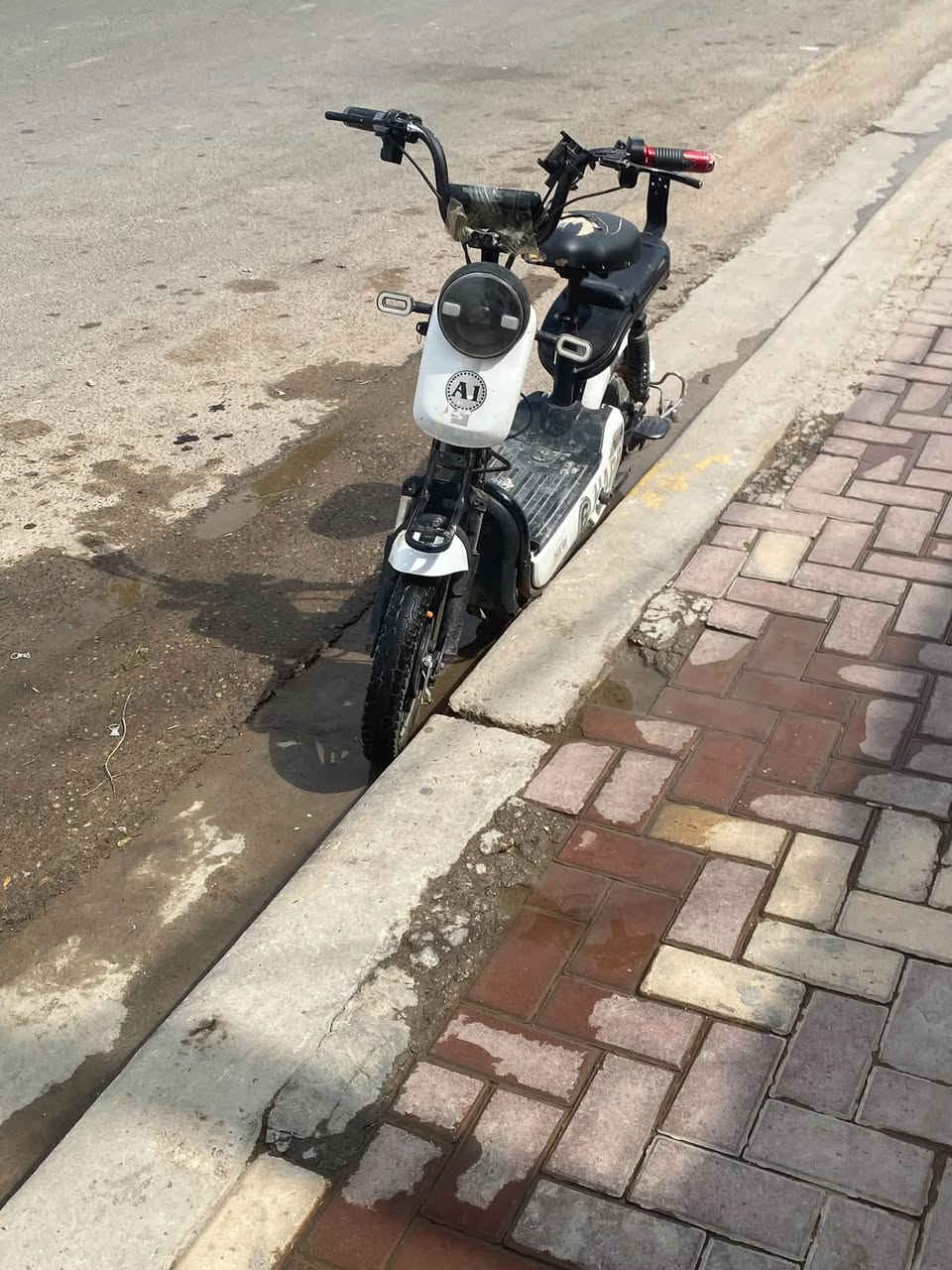 السلام عليكم درجه هابي حجم 14 درجه ضفيره جديده عقل جديد كهربئيات جدد لايت اشاير. كلوب كله شغلات. بطاريات ام لولد نظيفات. ملف شغال تمشي تيارات جديد سكليتر وسراع ومثبت شغال بيها نقوصات شاشه مالته تشتغل بس مكسوره قاعده وسيم بريك. وبيه الحيم بل شاصي بس فقط مكاني بغداد رقم تليفون *********** السعر 125 وبيه مجال الشراي
