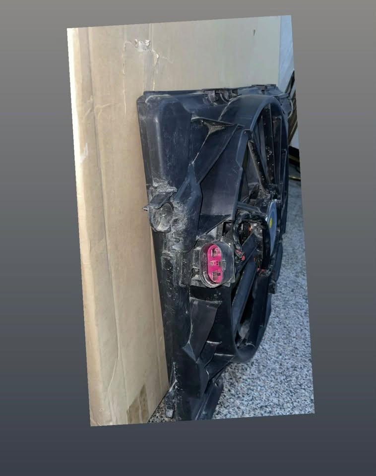 السلام عليكم 

غراض سوناتا الشكل الجديد 
مروحه راديتر 
كفر وتحكمات كشن السائق 
بطاريه 12 فولت شغاله

للتواصل واتساب
***********
