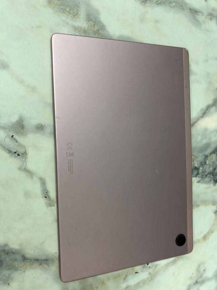 السلام عليكم  للبيع تاب سامسونك اسمة الكامل:
Galaxy Tab A8
التاب نظيف وجديد ومتحدث 
بي اربع سماعات مثل ما موضح بصور
 (صوت اقوة واوضح)
سريع  وسلس الاستخدام
السعر ١٢٠
***********
