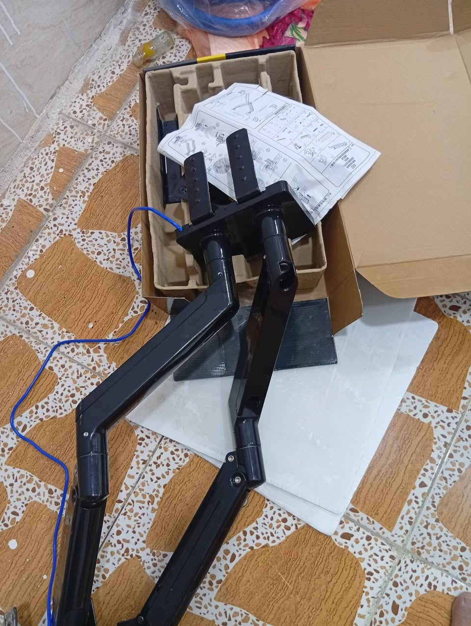كراسي صالون • حامل شاشة • VESA 75x75 100x100