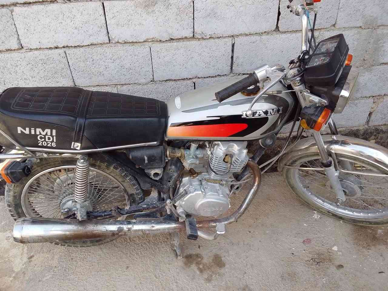 دراجة للبيع بدون اوراق مديل 19 معمره 26 
***********
