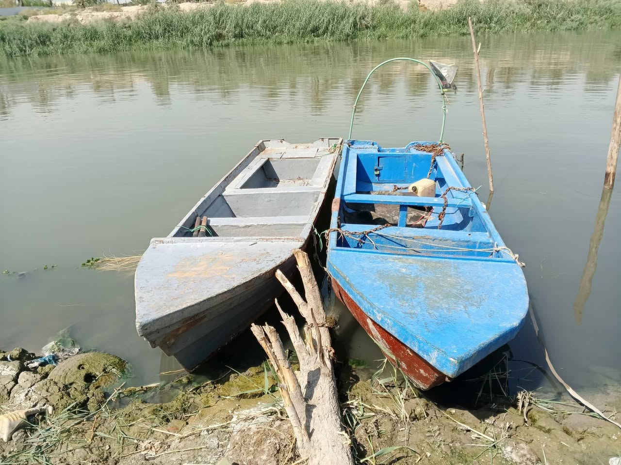 السلام عليكم بلم لبيع
فايبر كلاص نضيف وكلشي مابي مثل ما جدامك بصؤر مكاني بغداد جسر ديله الطول 6متر والعرض متر و30
السعر 900
***********
