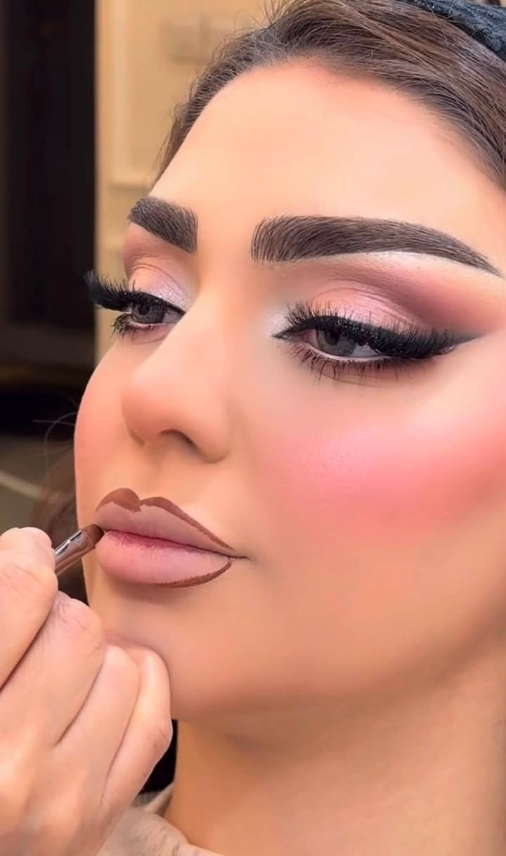 جمال ونظافه المكياج يمنه وبس سنتر نونه 🌺
للحجز ولاستفسار الاتصال ع الرقم 
***********
