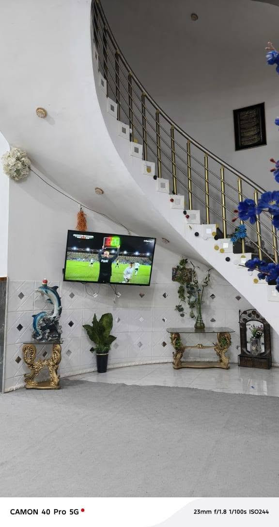 بيت طابو صرف مساحته 300 متر. طابقين الارضي غرفتين صاله ومطبخ حار مناور وديوانيه خارجيه... الطابق الثاني... (٤) غرف صحيات مطبخ صاله...مساحة الطابو(٢٨٢) متر واضافه فضله زراعي (١٠٠) متر تقريبا   يقطع (٦٥) مليون طلب اسكان تتحول إلى المشتري اقساط يدفع كل شهر (٣٣٢) ألف ... تتوفر كافة الخدمات خلف المستشفى التركي مباشره ع شارع تبليط
بيت طابو صرف مساحته 300 متر. طابقين الارضي غرفتين صاله ومطبخ حار مناور وديوانيه خارجيه... الطابق الثاني... (٤) غرف وصحيات ومطبخ صاله...مساحة الطابو(٢٨٢) متر واضافه فضله زراعي (١٠٠) متر تقريبا   يقطع (٦٥) مليون طلب اسكان تتحول إلى المشتري  تتوفر كافة الخدمات خلف المستشفى التركي مباشره ع شارع تبليط
***********

نص مكتوب في الصور:
- CAMON 40 Pro 5G 23mm f/1.8 1/100s ISO404
- CAMON 40 Pro 5G 23mm f/1.8 1/50s ISO233
- CAMON 40 Pro 5G 23mm f/1.8 1/50s ISO245
- CAMON 40 Pro 5G
- 23mm f/1.8 1/50s ISO226
- CAMON 40 Pro 5G 23mm f/1.8 1/100s ISO80
- CAMON 40 Pro 5G 23mm f/1.8 1/100s ISO244
- 23mm f/1.8 1/100s ISO167
- CAMON 40 Pro 5G 23mm f/1.8 1/100s ISO138
- CAMON 40 Pro 5G 23mm f/1.8 1/100s ISO189