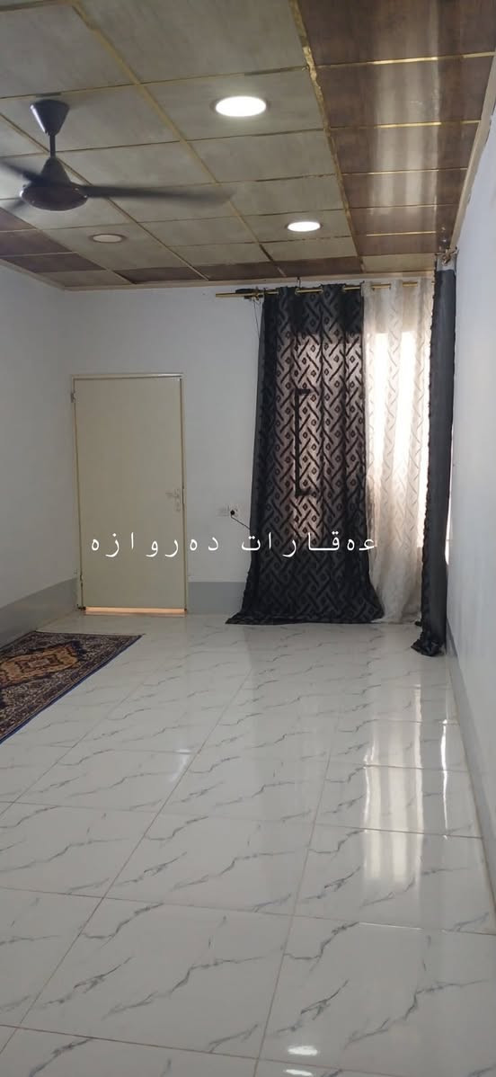 بەناوی خودای گەورە و میهرەبان

🔸خانوو بۆ فرۆشتن

📍لە قەزای ڕزگاری - گەڕەکی سەنگاویەکان نزیک جادە دووسایدەکە

📏ڕووبەر : ١٢٠ مەتر

🧭ڕووی : خۆرئاوا

📑 پێکدێت لە :- حەوشەیەکی فراوان + میوان + مەتبەخ + هۆڵ + موشتەمەلات + دوو ژوور نوستن 

📮 تێبینی : ئەم خانووە ئەکەوێتە شوێنێکی نزیک و خۆشی گەڕەکی سەنگاویەکان کامل خەدەماتە نزیک مزگەوتی پێشەوا و دووسایدی حەوت هەزارە 

نرخی ئەم موڵکە ( ١٩٠ ) گەڵا و مەعامەلەیە 

🔸 #عربی:-
✅#بیت للبیع:- عنوان - قضاء رزگاري / شاکل
✅#مساحە:- ١٢٠ متر  ✅#الاتجاهات:- غرب

🔹للاستفسار يرجي الاتصال بالارقام التالية :- 
................................
• بۆ زانیاری زیاتر پەیوەندی بکەن 📲
( *********** )
( *********** )
_________________________________________

تۆی بەڕێزیش گەر خاوەنی موڵکێکیت دەتەوێت بیفرۆشیت یان بە کرێی بدەیت پەیوەندیمان پێوە بکەن
#ڕزگاری_سمود_کەلار_کەلارکۆن_شاکەل_ئاوباریک_گازینۆ_گۆران_لیواکە_شەهیدان_ئاوارەکان

