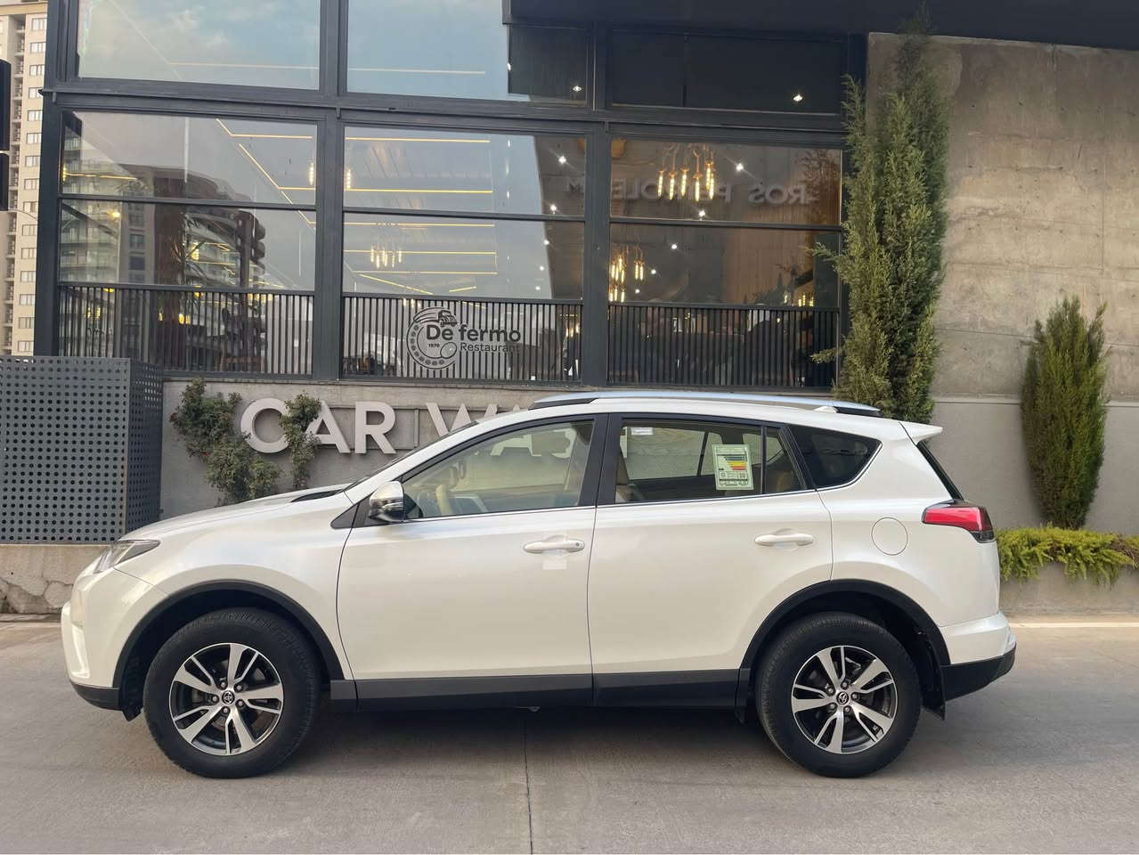 تویتا rav4 le awd  دەبڵ ئەکسل ٢٠١٨ سفری شەریکەی ساز نموونە لە جوانی ٩٢ هەزار رۆشتوە سیرفزی عامی بۆ کراوە رۆن مەکینە  هایدرۆلک  گیری شەریکە بۆ گۆراوە  کیرو مەکینەی  مەزبوتە دەستکاری نەکراوە یەک دینار مەسرفی تیدا نیە سەنەوی نوێیە بەناوی خۆمانەوە  
  بێ بۆیاخ رەسمی سۆنەری دانراوە   نرخی ١٩٣ گەلاو مەجالی کەم 
ژمارە مۆبایل *********** السليمانية, العراق
