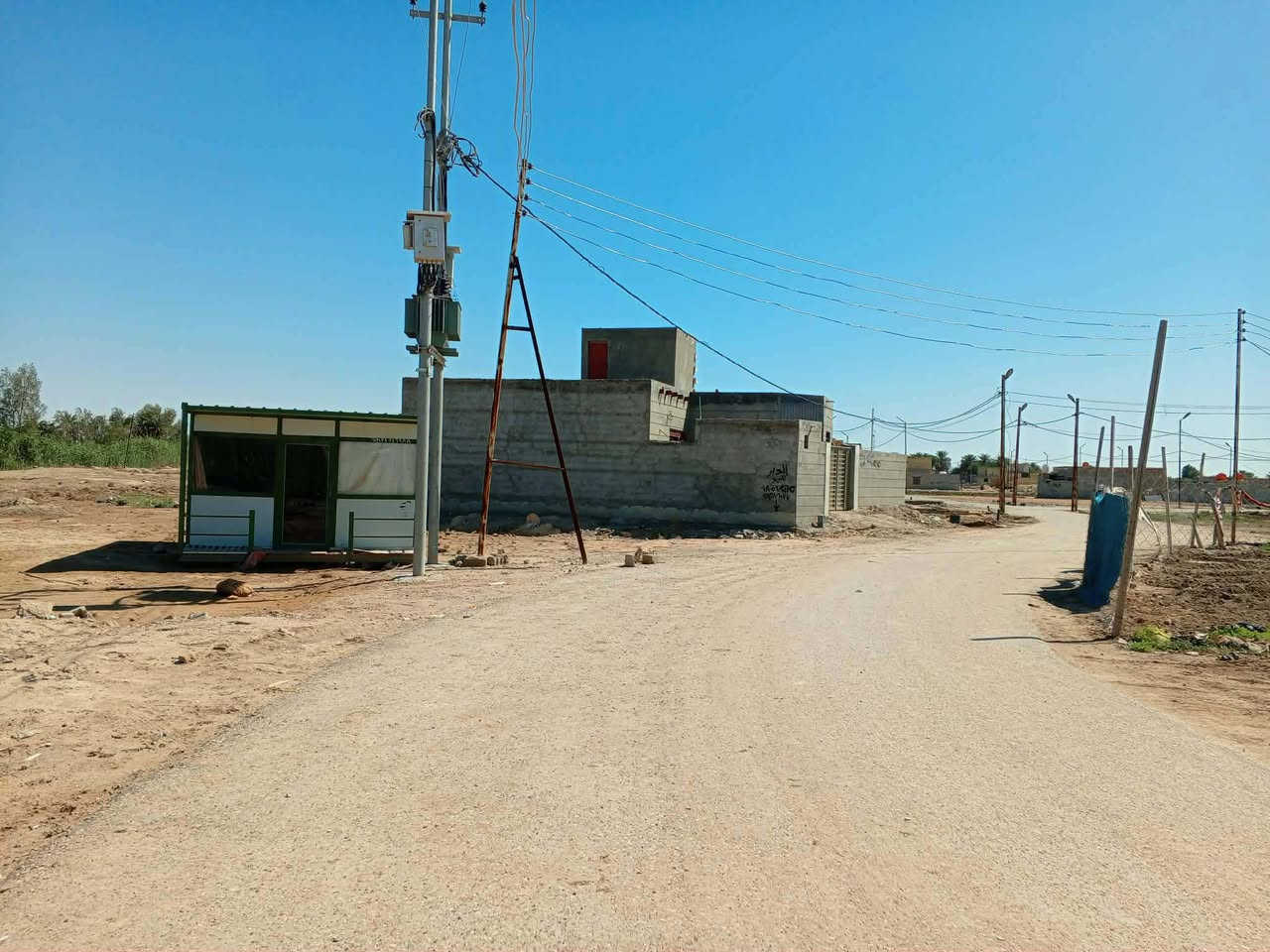 عرصه 200 متر في. المجمع السكني المقابيل السيطره
بالعبود مقابيل جسر حي اور
ع شارعين متوفر كافه الخدمات 
من ماء و كهرباء ومجاري
بسعر جدا مناسب ...مستعجل ع بيعها 
للاتصال ع الرقم  ‏‪***********‬‏
