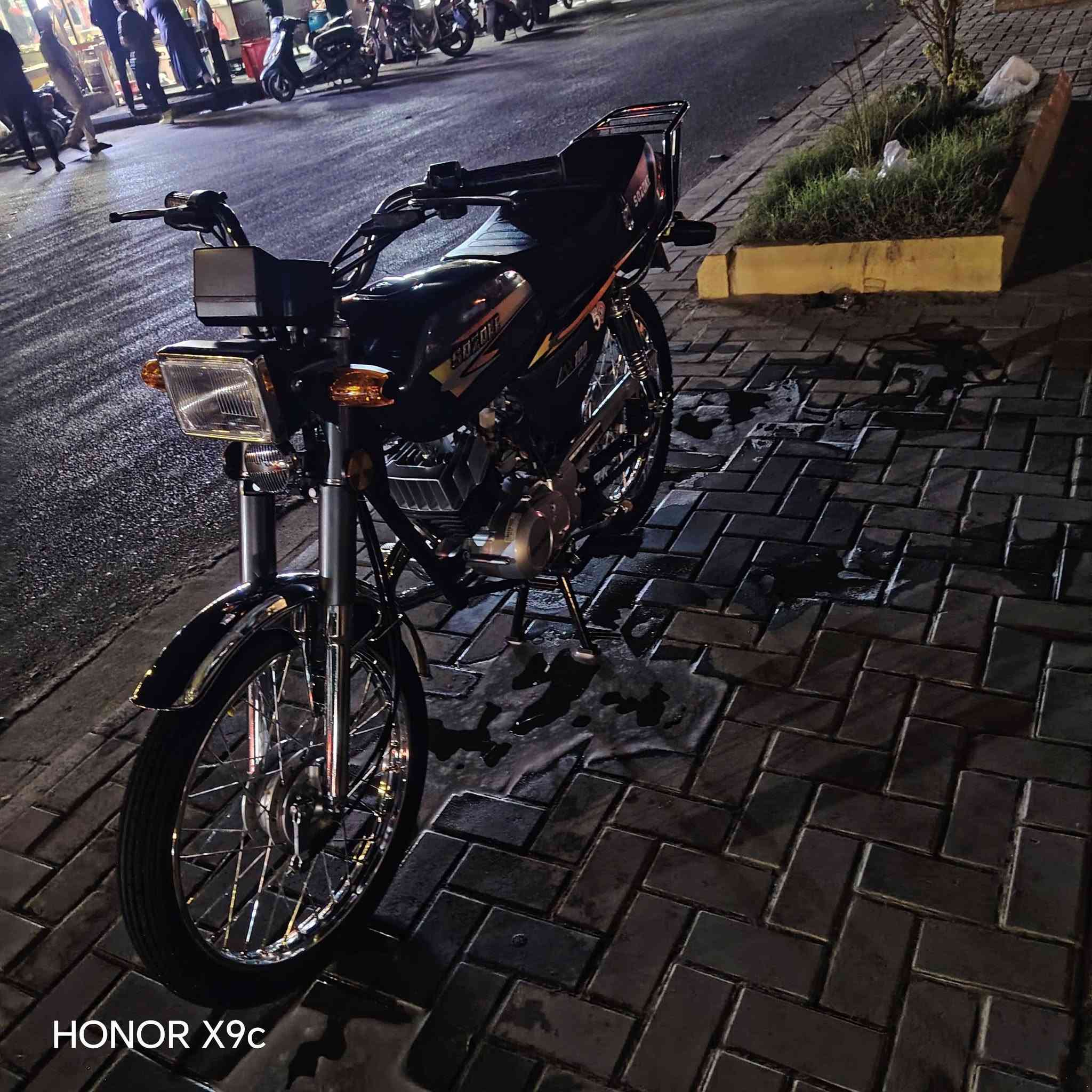 للبيع ***********

نص مكتوب في الصور:
- HONOR X9c