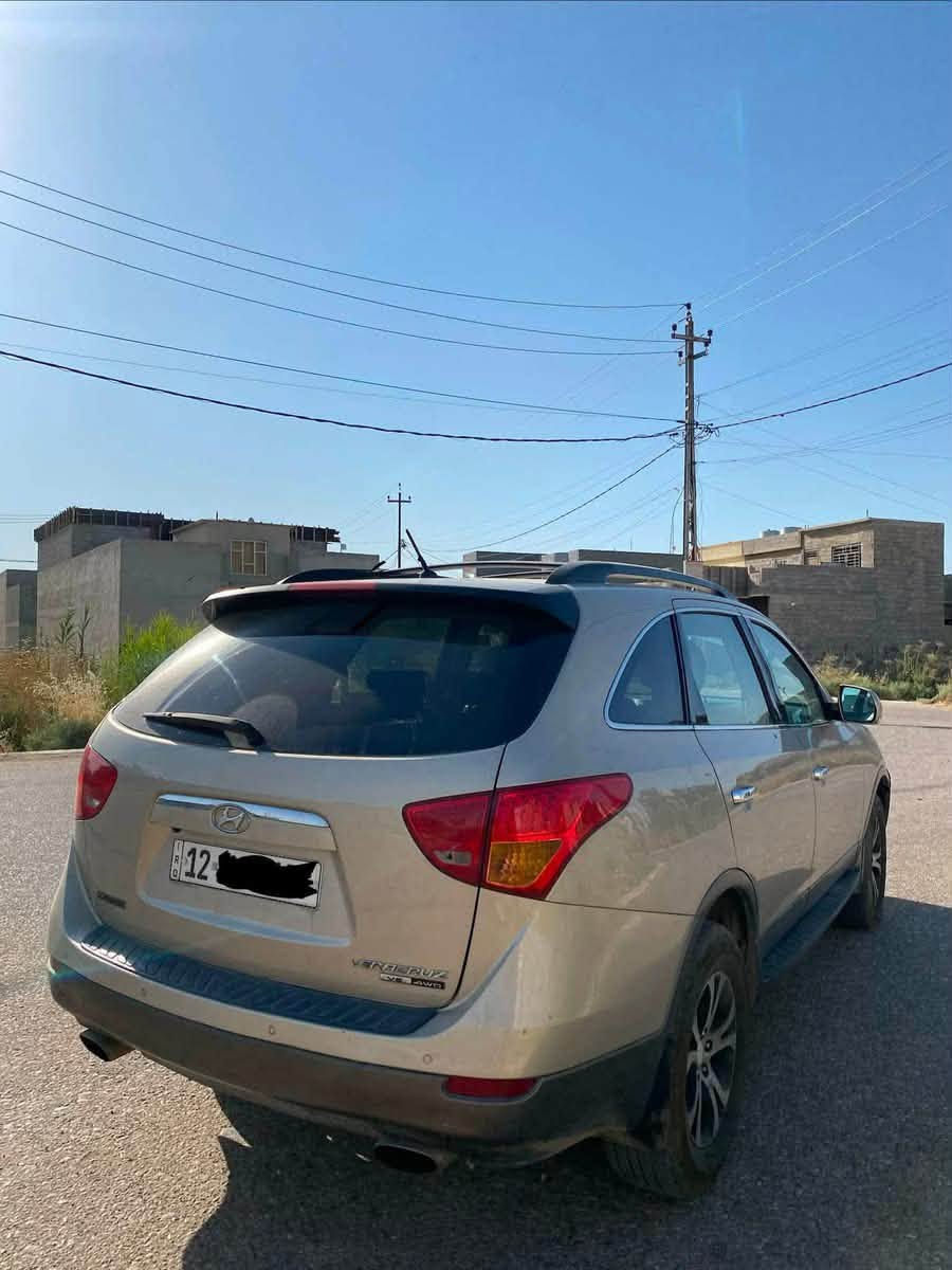 السلام عليكم.. هيونداي فيركروز 2008 خليجي كفالة عامة السيارة فول مواصفات 1/1
محرك V6 3800 (سته سلندر)
بصمة تشغيل وبصمة أبواب
سلايد (فتحة سقف) 
شاشة + كاميرا خلفية + حساسات خلفية
كشنات جلد كهربائية مع خزن 
تحكم ستيرن جهتين + مثبت سرعة (كروز كونترول)
ستيرن تحكم كهربائي
7 راكب (3 قطع تبريد ثلج)
لايتات زنون عالي ناصي + زركات لايتات أمامية بالدعامية.
إشارة بالمرايا + صندوق خلفي كهربائي.
السيارة بيها سونار كامل جاهز
رقم دولي نينوى، التحويل ثاني يوم شرط
كير شرط، محرك شرط 
مكان السيارة: الموصل
السعر 112 وبيها مجال للشراي
للاستفسار ***********
