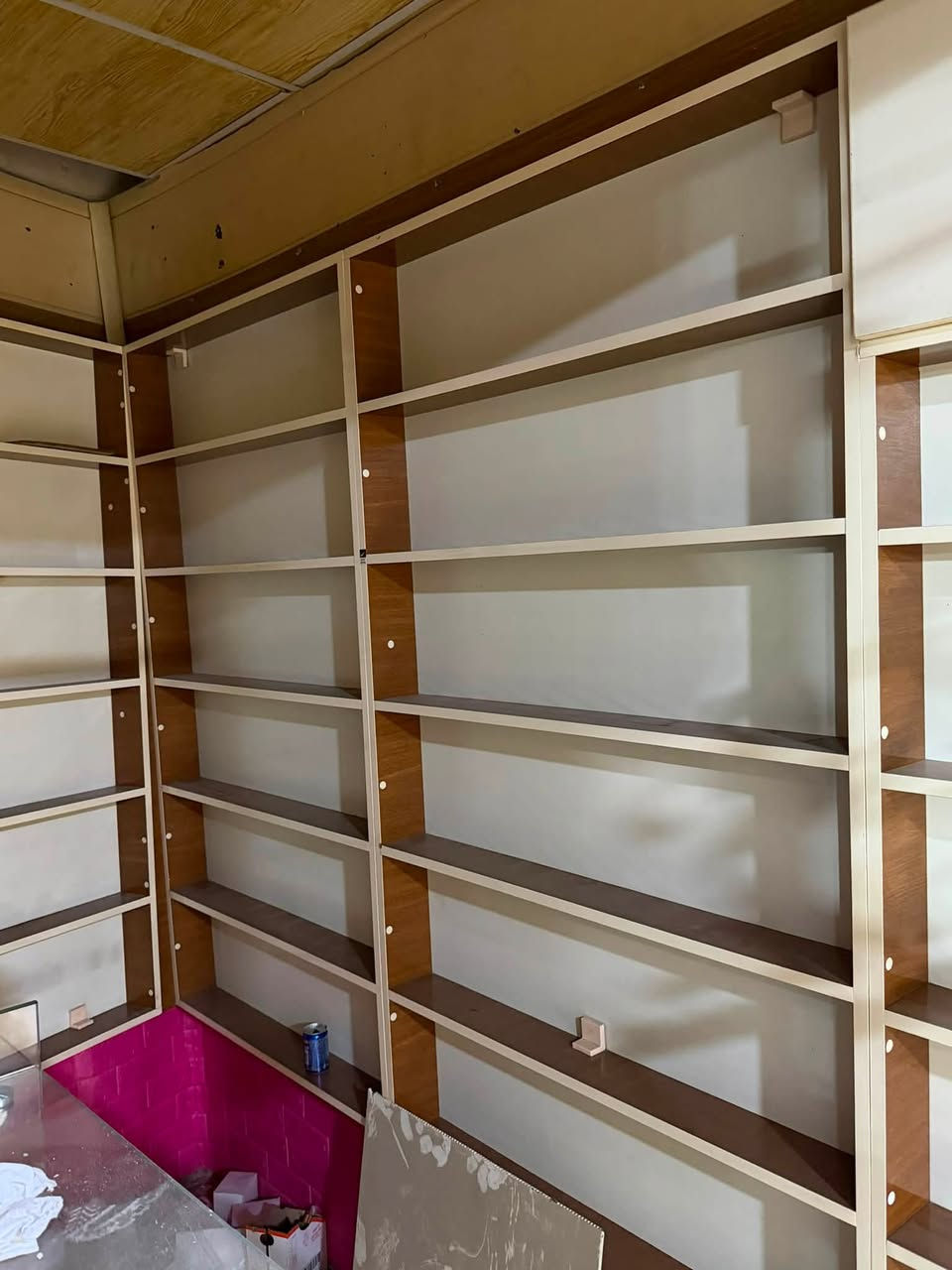 للبيع — رفوف MDF وجام سيكوريت

مجموعة رفوف عدد 15 وجام سيكوريت عدد 4 
وعارضات عدد 3 وباترينة عدد 1 جديد ومناسبة
 للمحلات والمعارض ومشاريع الديكور.

تشمل رفوف عرض، وجامات سيكوريت بتصاميم 
عملية وجاهزة للاستخدام.

📌 البيع كجملة / مجموعة كاملة.

📩 للتفاصيل والاستفسار: مراسلة خاص او على الرقم 
***********
