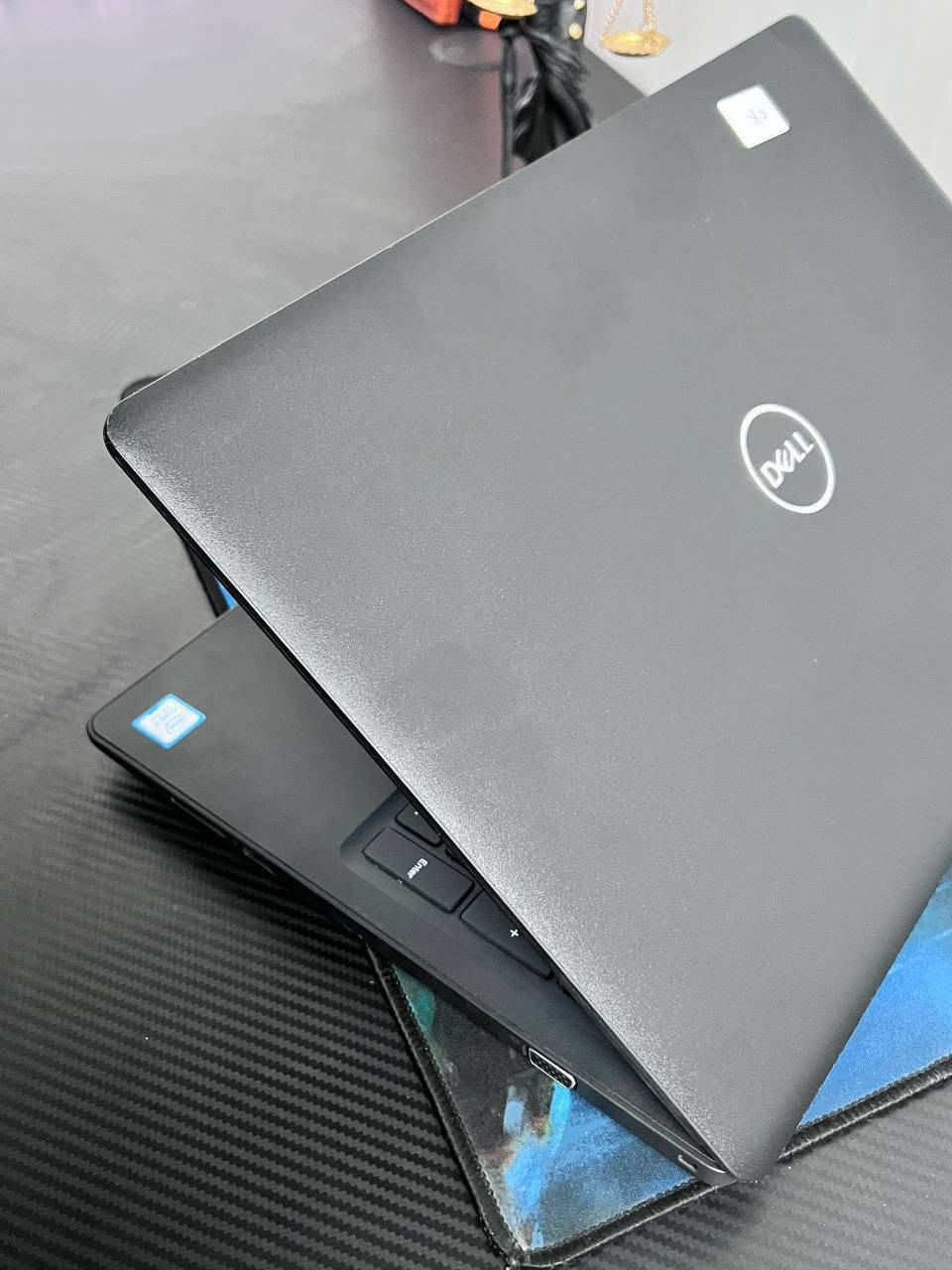 لابتوب dell للبيع  🔥
‏لابتوب راقي، مناسب للدراسة والبحوث والمونتاج (الادوبي) ومناسب للبرانج الهندسية مثل الاوتكاد وغيره  ...وايضا مواصفاته قوية للالعاب وينطيك سلاسة عالية(تتونس 🔥 ) ....
‏نظافة عالية 
‏المواصفات ....
‏المعالج / Core i7 8550U الجيل الثامن 
‏كرت شاشة خارجي/ AMD RADEON 530 2GB🔥
‏كرت الشاشة الداخلي / Intel UHD GRAPHICS 620 4GB
‏الرام / 8GB DDR4 
‏التخزين / 256GB SSD M.2
‏حجم الشاشة / 15.6 inch SCREEN 
‏ملحقاته كاملة
‏شاحنتة الاصلية
‏ماوس
‏ماوس باد
‏حقيبة جديدة 
‏🩵🩵 سعر 360 الف 🩵🩵
‏مع ضمان 10 ايام استبدال في حال وجود اي خلل او مشكلة ⚜ الاستلام بعد الفحص والتأكد من جميع التفاصيل 🌹
‏يتوفر توصيل لكل العراق 
‏متواجد ماسنجر 
‏واتساب ***********
‏

