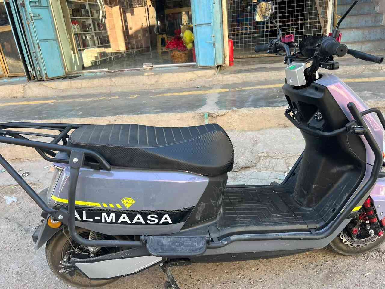 سلام عليكم إخوان لبيع  شركه ألماسا
6  بطارية 
موطور جديد صارله 5 أيام من أخذته أريده مليون 100  ويه سويجات 2 
وبصمات 2 
ويشتغل ع الكرت عدد 2 
وبي نضام الار يرجع ع البك رقم صاحب الدراجه ***********
