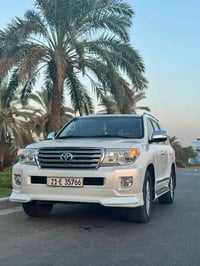 تويوتا لاندكروز VXR  2013 السيارة حلوة وما متعوبه بلخير ع ياخذها  مضلل...