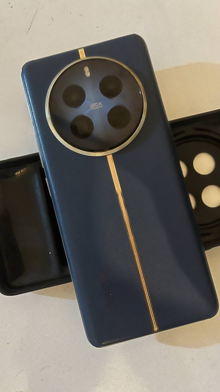 للبيع: ريلمي 12 برو بلس (Realme 12 Pro+)
جهاز مميز وأنيق، مواصفاته كالتالي:
​الشاشة: شاشة منحنية (Curved) وبألوان زاهية.
​الكاميرا: نظام كاميرات احترافي (الخلفية تشتغل فقط على وضعية الـ 0.5 حالياً).
​التصميم: ظهر جلدي فخم باللون الأزرق مع تفاصيل ذهبية.
​ملاحظات:
​الشاشة فيها كسر كما موضح بالصور.
​الجهاز شغال وما بي أي مشكلة غير المذكورة.
​السعر: 200 ألف دينار.
المكان: كربلاء.
للتواصل والاستفسار، ***********
