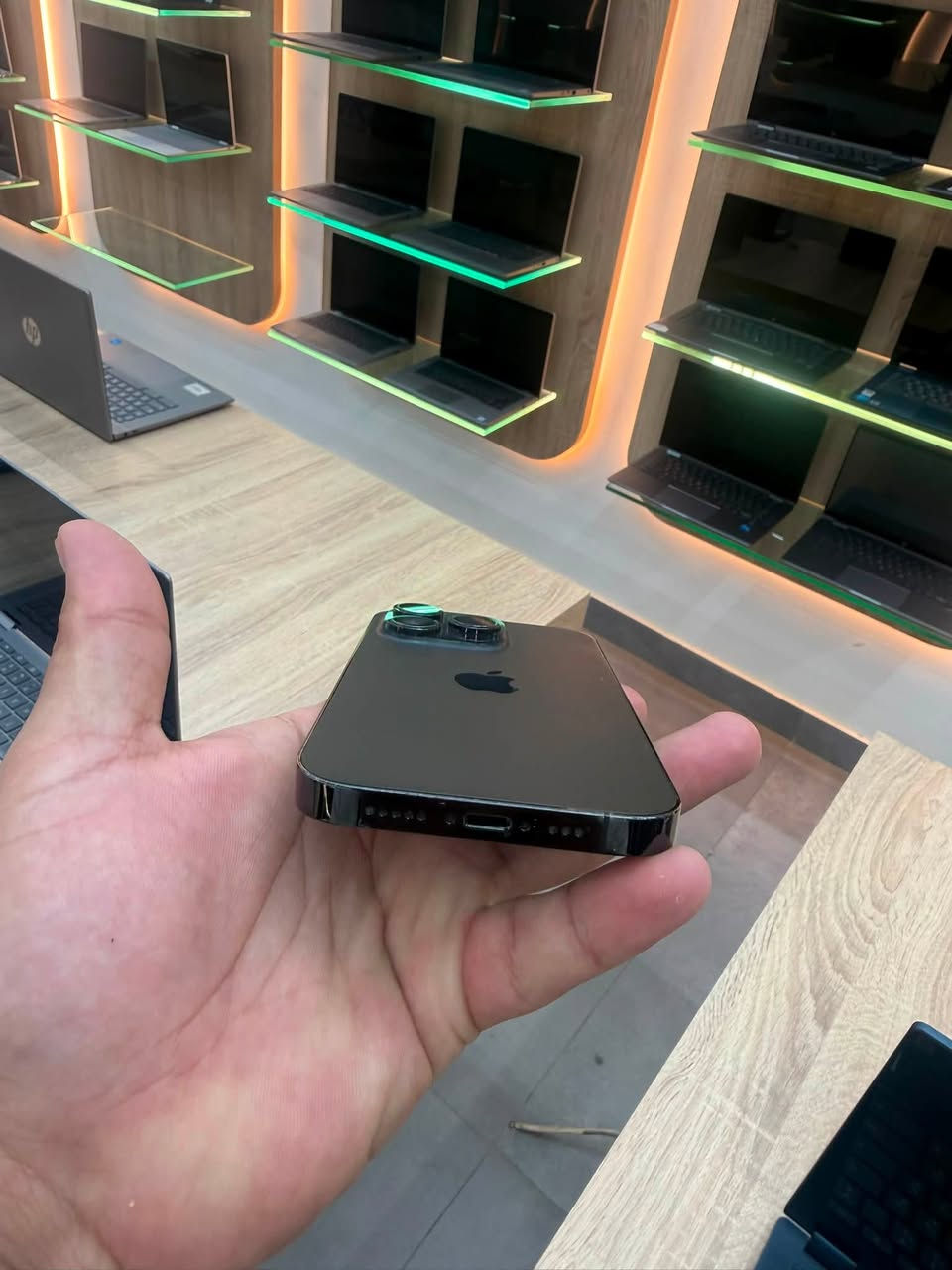 Iphone 14 pro
ذاكرة 256 

نضيف كلش ما مفتوح ممصلح 

بسعر 650 الف 

عنوان / بغداد حي الجامعة 

***********
