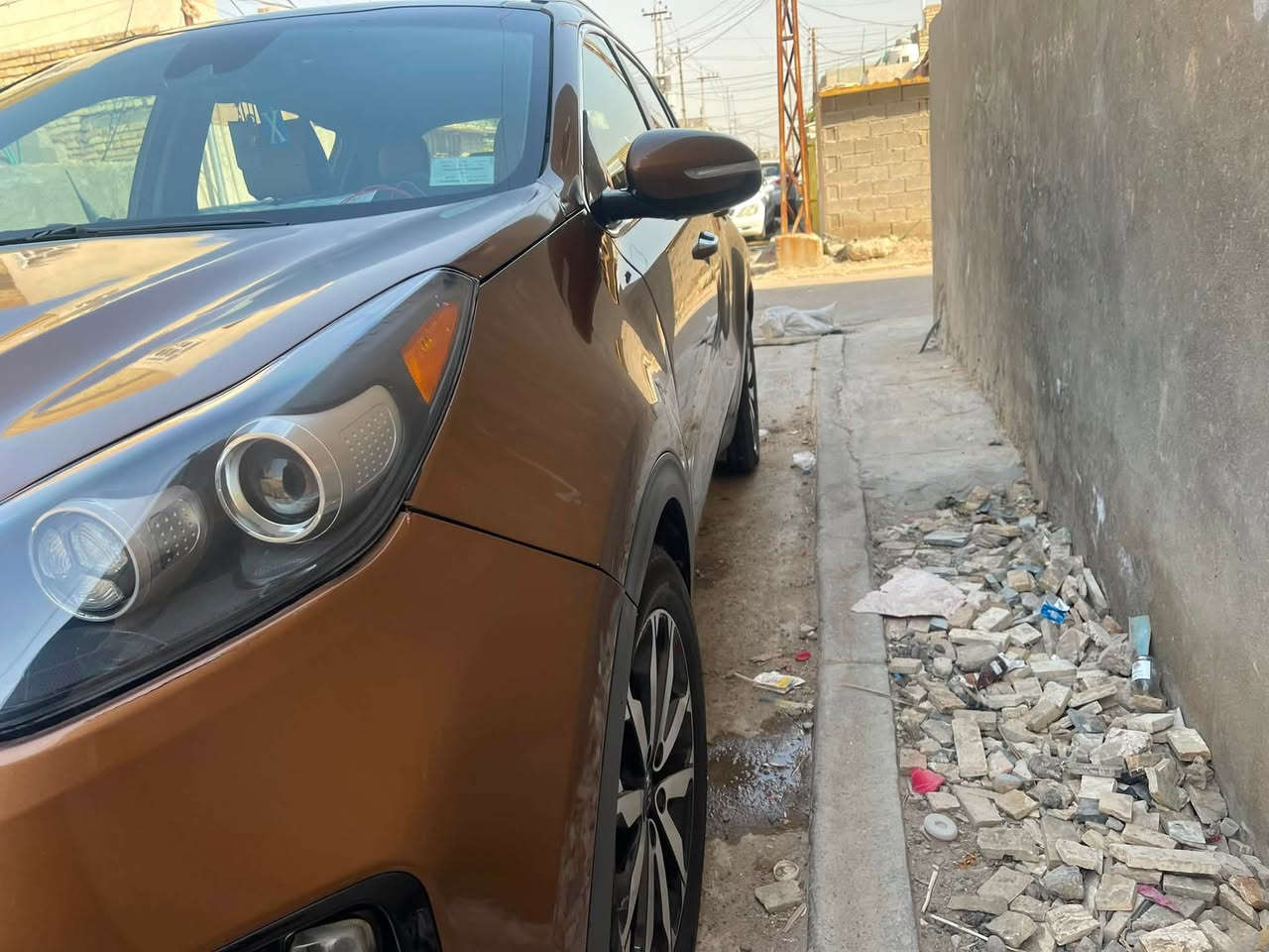 سبورتج موديل 19 وارد امريكي سياره بيها باب صبغ وتعديل خلف السائق و البنيد تعديل وصبغ قطعتين فقط وسياره جديده مال بيت ماشيه خمسين الف فول مواصفات واحد على واحد  بصمه و مري بنراما  توقف ذاتي تحديد مسار اشاره حساسات خلفي امامي شاشه السعر 150 قفل الرقم ***********
