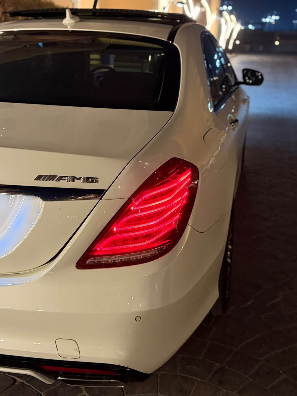 السلام عليكم للبيع مارسدس s500 amg 2014 راس الدجاجة اديشن 1 دزاينو فول السيارة وارد خليجي كفالة عامة السيارة جديدة حيل ماشية ٨٣٠٠٠ كيلو السيارة بصمتين بانوراما اوتو بارك اوتو هولد السيارة مواصفاتها متخلص فووول السعر 39000$ للاستفسار ***********
