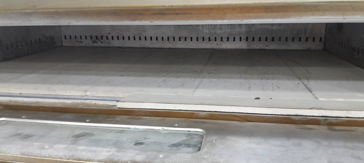 سلام عليكم فرن كهربائي3 خانات كل خانة 4مشاعل أرضية حجر افرن بلجيس مكاني بغداد ***********
