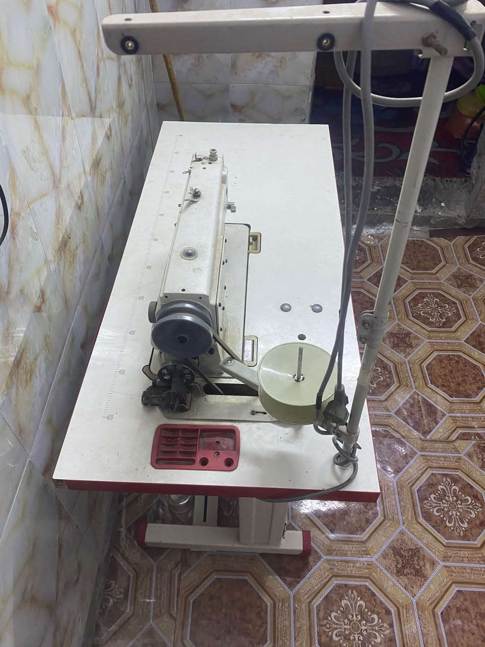 سلام عليكم مكينه خياط البيع نضيفه تجي وشوف عنواني بغداد حي النصر السعر 175 اتصل وتدلل ***********
