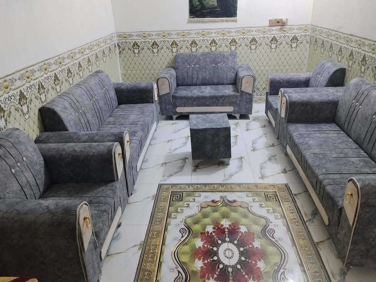 تخم للبيع نضيف كلش مامستخدم 5قطع كامل السعر 260وبيه مجال قليل للشراي فقط ألاستفسار ***********
