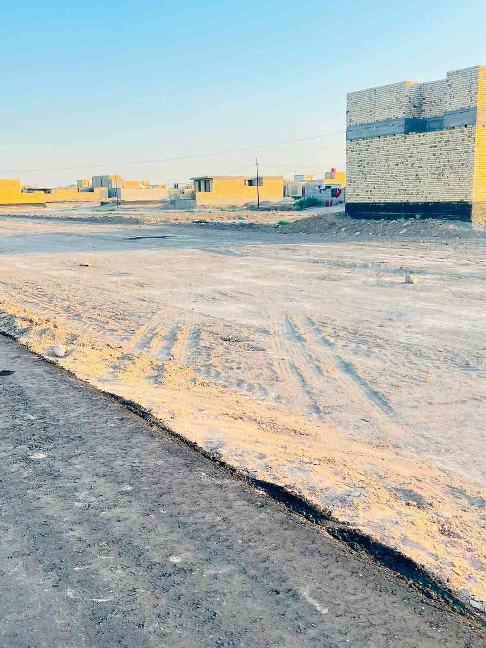 السلام عليكم قطعه البيع المساحه ١٥٠متر سند ٢٥
خدمات كامله ماي كهرباه تبليط مداور مباشر بسمك 

الموقع الدغاره هور الجبور شارع ٣٠السعر كلش مناسب نتصل وتدلل 

***********
