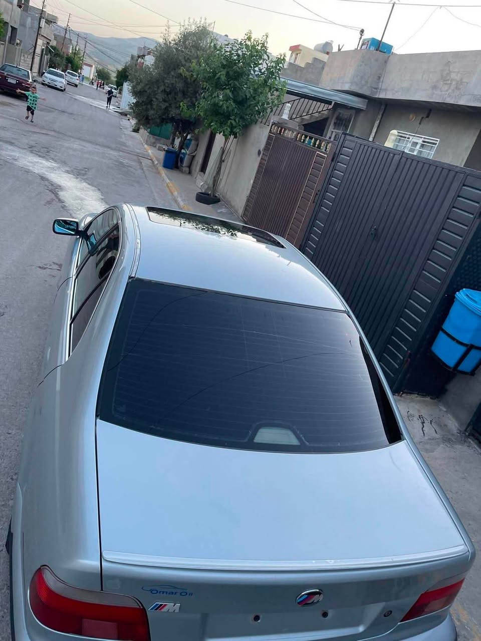 bmw e39 مۆدیل ١٩٩٩ حەجم 528 ئارم پلاسیک ئارم و ئەوەلیات بەشەرەت خرامە و پاکانە بەشەرت مواسەفات سلایت شوشە دەبڵ گیڕ کوشن جلد فۆڕمیکا ئاڕباگ ئاوینە کارەبای تەبرید سارد و گەرم جوار تایەو ویلی لۆک گیر و مەکینەی لۆک سەیارەکە جرکەی تیانیە سەیارەکە مالئ خۆمە بی مەسرفە لیدراوی نیە هەمووو گیانی لەسەر بیلاد ماوە فول مواسەفاتە بینی سەیارەکە زۆر لە رەسمەکان جوانترە پیش و دوای هەموی ئیمە سوکان ڤۆلیومە شاشە ئایپاتە سەیارەکە حیزام بۆ یاخە بۆ جوانی دخان, السليمانية
