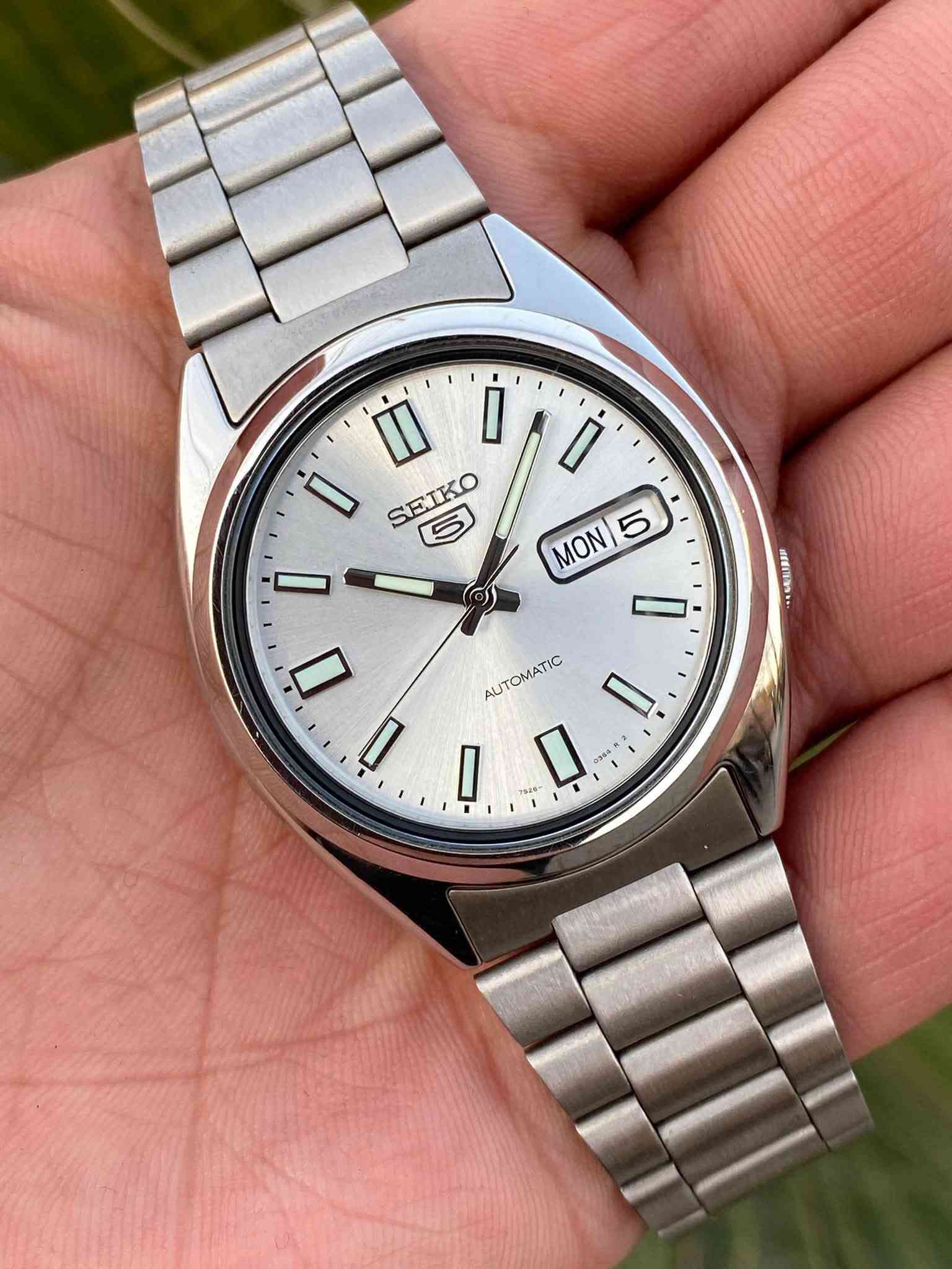 #SEIKO 5
#سيكو 5 ياباني آصلي 
🔻مستخدم كالجديد انتاج مقطوع تعمل كالجديد 
موديل SNXS73K
اوتو ماتك 21 حجر 
أوبن كيس مكينة كشف 
مقاومة الماء 30 متر 
الأرقام والعقارب  لامينوس مضيء 
السعر، الحجز او اي استفسار خاص 
فقط للجاد في الشراء لطفا 
او واتساب ***********
يوجد توصيل 🚚 
🔻متوفر اكثر من 250 ساعه اصلية

