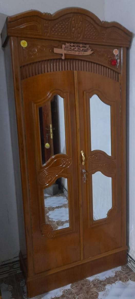 السلام عليكم
من رخصة الادمن
                         م/غراض للبيع
١.تخم قنفات شرقيه باله الخليج ٢٢ متر مستعمل 
نظافه ١٠٠/٩٠ للبيع السعر ب٩٠٠ الف وبيه مجال
٢.غرفه اخشاب عراقيه ٦ ابواب ٧ قطع نظافه ١٠٠/٩٥ للبيع السعر ب٩٠٠ الف وبيها مجال
نقال/ ***********/وات ساب بيه
